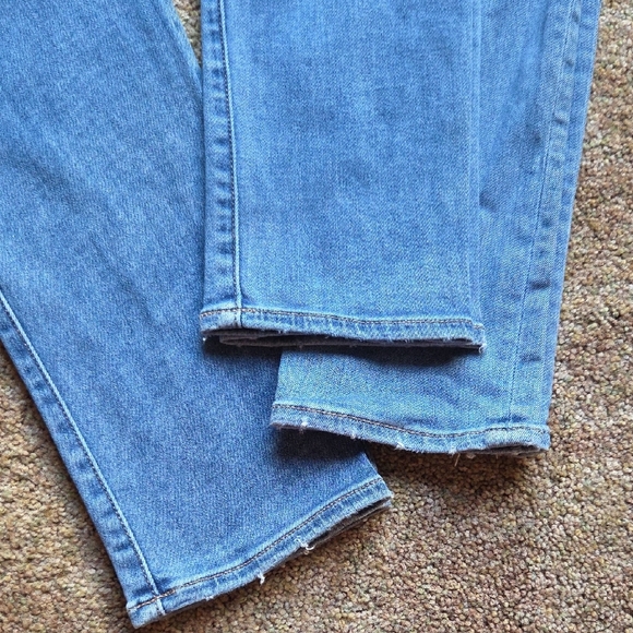 Great Deal!! Lot of 3. Like New! American Eagle Light Wash Size 6 Skinny Jeans - Picture 6 of 7